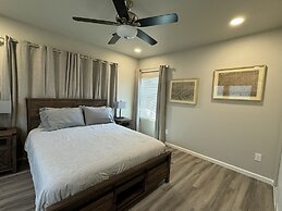 42 Chelsea Place On The Park- In Heart Of Downtown 3 Bedroom Home