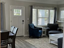 42 Chelsea Place On The Park- In Heart Of Downtown 3 Bedroom Home