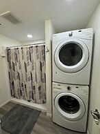 42 Chelsea Place On The Park- In Heart Of Downtown 3 Bedroom Home