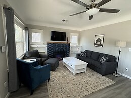 42 Chelsea Place On The Park- In Heart Of Downtown 3 Bedroom Home