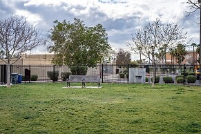 42 Chelsea Place On The Park- In Heart Of Downtown 3 Bedroom Home