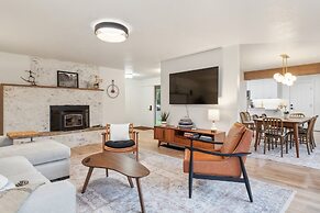 Tranquil Waterfront Escape With Harbor Views 3 Bedroom Home