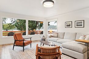 Tranquil Waterfront Escape With Harbor Views 3 Bedroom Home