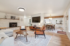 Tranquil Waterfront Escape With Harbor Views 3 Bedroom Home