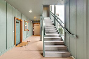 Riverfront Apt in Old Town Florence!