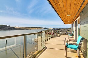 Riverfront Apt in Old Town Florence!