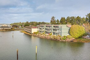 Riverfront Apt in Old Town Florence!