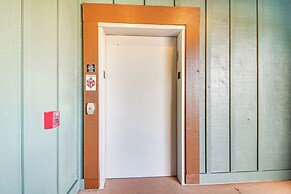 Riverfront Apt in Old Town Florence!