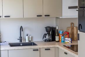 Modern Holiday Apartment With Garden Near the sea