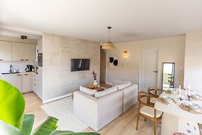 Modern Holiday Apartment With Garden Near the sea