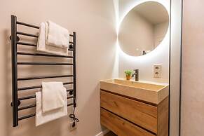 Modern Holiday Apartment With Garden Near the sea