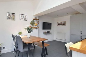 Cuckmere Family Retreat With Garden and Parking