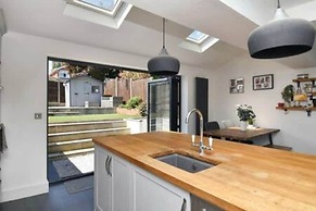 Cuckmere Family Retreat With Garden and Parking