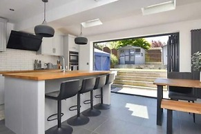 Cuckmere Family Retreat With Garden and Parking
