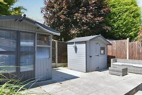 Cuckmere Family Retreat With Garden and Parking