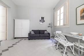 Spacious & Luxury 3BR Central Apartment