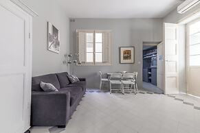 Spacious & Luxury 3BR Central Apartment