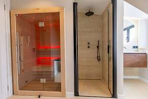 Modern Family Apartment With Balcony and Parking