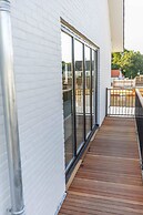 Modern Family Apartment With Balcony and Parking