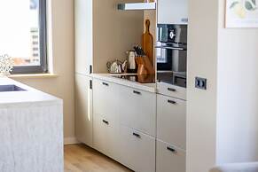 Modern Family Apartment With Balcony and Parking