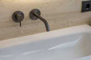 Modern Family Apartment With Balcony and Parking