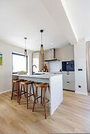 Modern Family Apartment With Balcony and Parking