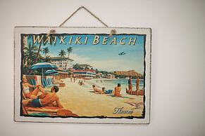 Cozy Studios at Aloha Surf Close to Waikiki Beach