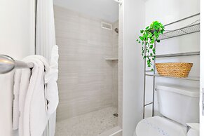 Cozy Studios at Aloha Surf Close to Waikiki Beach
