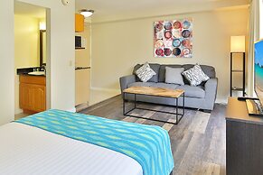 Cozy Studios at Aloha Surf Close to Waikiki Beach
