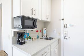 Cozy Studios at Aloha Surf Close to Waikiki Beach