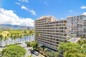 Cozy Studios at Aloha Surf Close to Waikiki Beach