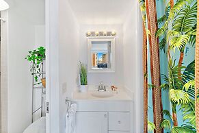 Cozy Studios at Aloha Surf Close to Waikiki Beach