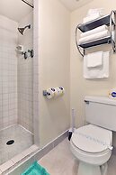 Cozy Studios at Aloha Surf Close to Waikiki Beach