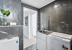 Luxe 2 Bedroom Oceanview Retreat on Fern