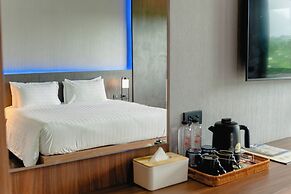 HAPPY HOTEL
