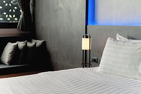 HAPPY HOTEL