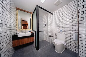HAPPY HOTEL