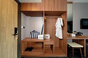 HAPPY HOTEL