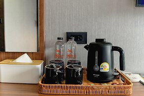 HAPPY HOTEL