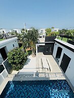 Happy pool villa