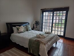 Jakes's Place Modern Comfortable & Sunny 3-bedroom House in Kensington