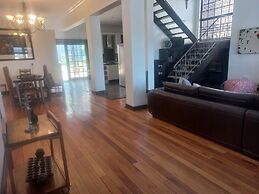 Jakes's Place Modern Comfortable & Sunny 3-bedroom House in Kensington