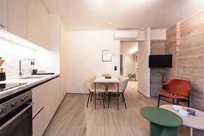 Cozy & Chic Stay Near Metro Station