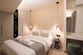 Cozy & Chic Stay Near Metro Station