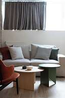 Cozy & Chic Stay Near Metro Station