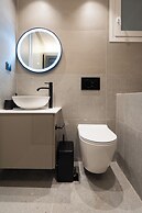 Cozy & Chic Stay Near Metro Station