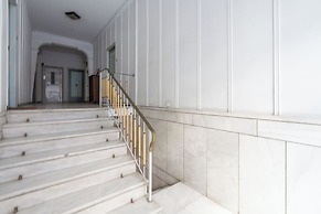 Cozy & Chic Stay Near Metro Station