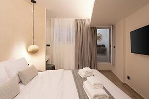 Cozy & Chic Stay Near Metro Station