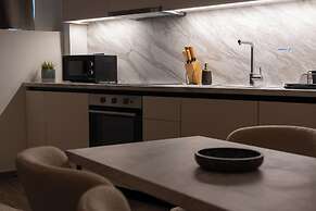 Cozy & Chic Stay Near Metro Station