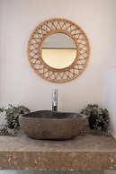 Cozy & Chic Stay Near Metro Station